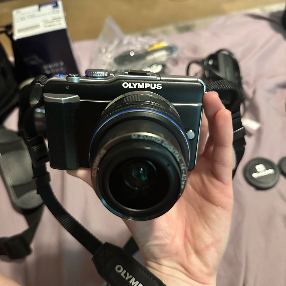 Olympus Black Mirrorless Digital Camera with Sleek Design